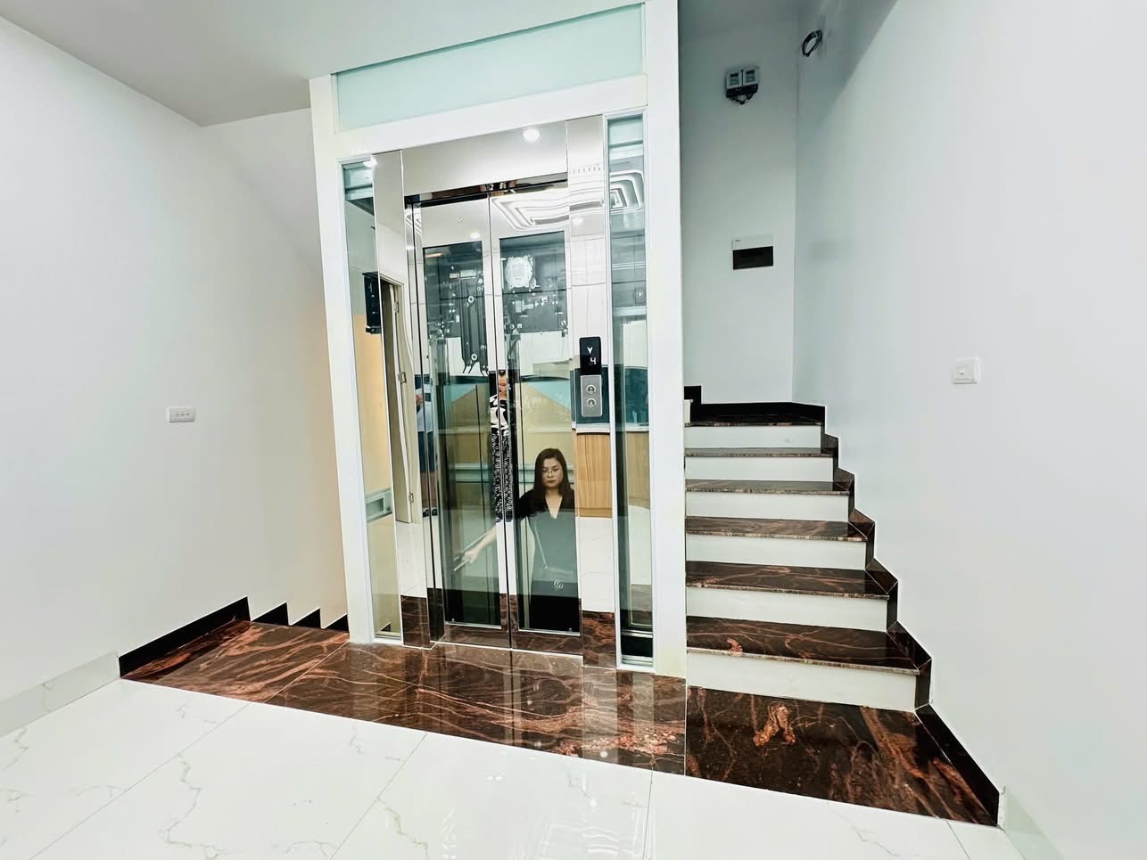 NHÀ ĐẸP, NGÕ 210,HOÀNG QUỐC VIỆT, CẦU GIẤY-KD-Ô TÔ: 60M x 6T, MT 5,1M, GIÁ 25,5 TỶ - Ảnh 2